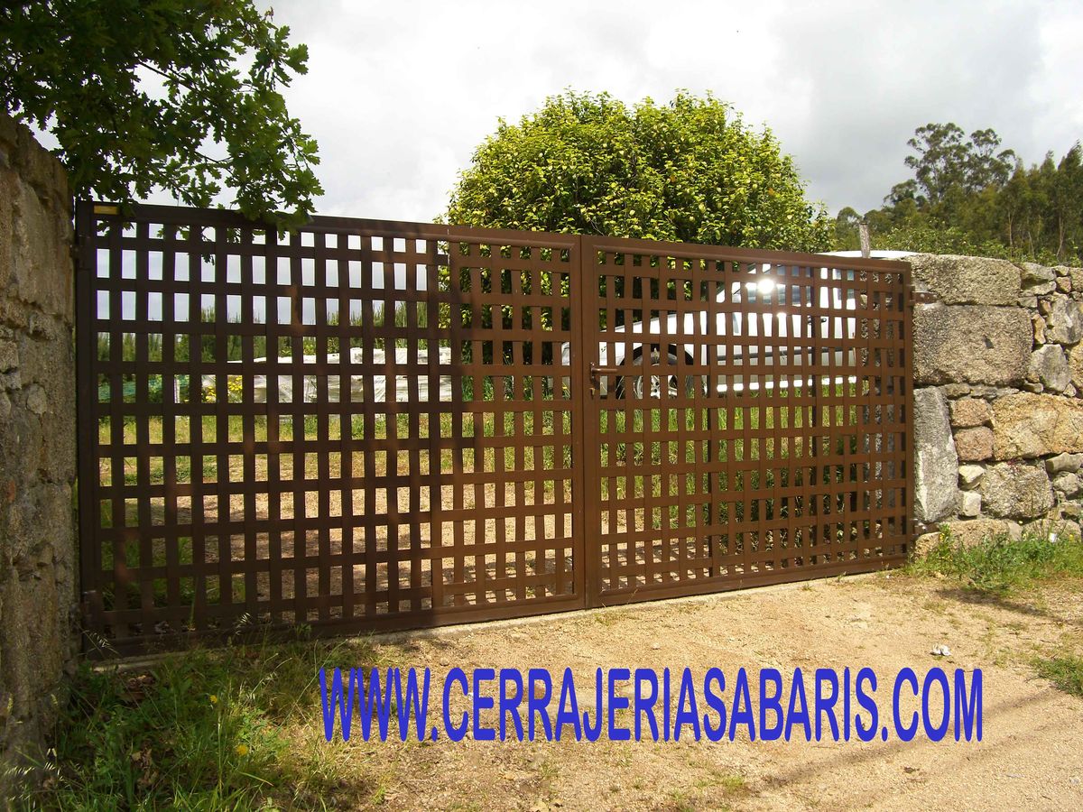 Portal aluminio símil madera