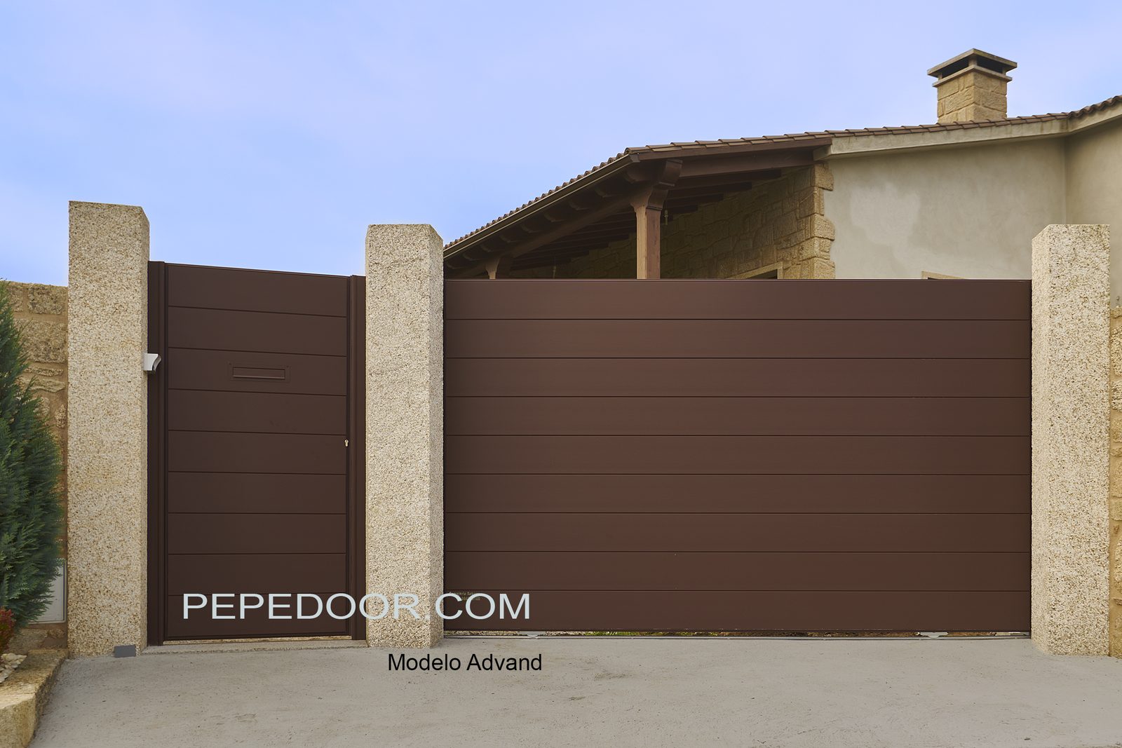 Portal modelo Advánd en marrón