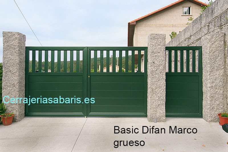 Puerta batiente Basic Difan en verde