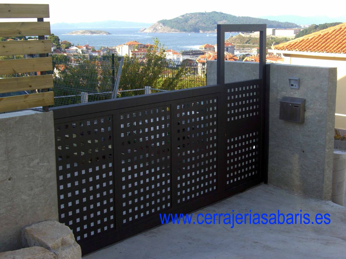 Portal hierro cuadrado — Baiona