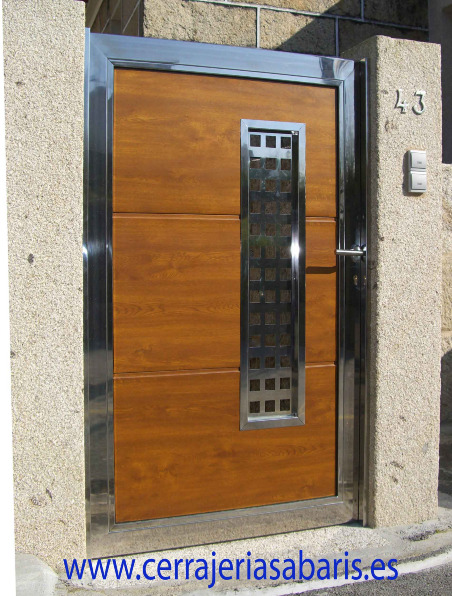 Portal con rejilla de inox