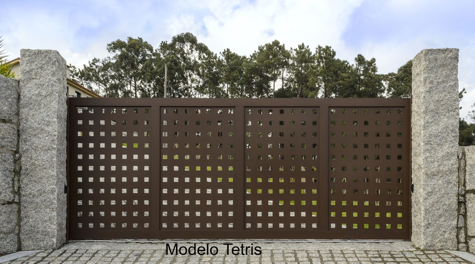 Cancilla modelo Tetris perforada en castaño